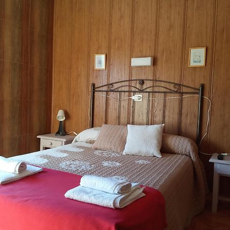 Hostal La Collada De Aralla Аралья-де-Луна Экстерьер фото