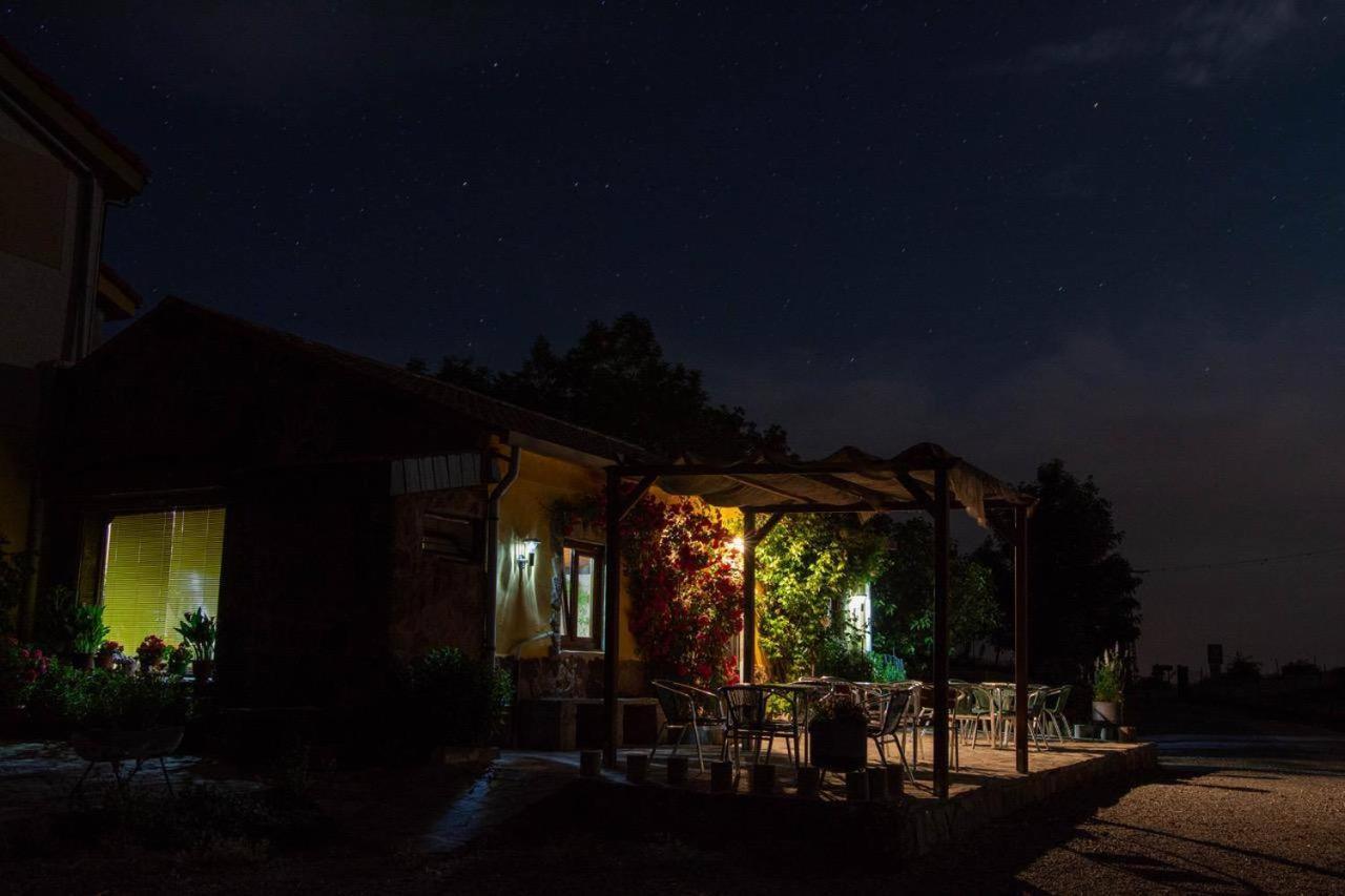 Hostal La Collada De Aralla Аралья-де-Луна Экстерьер фото