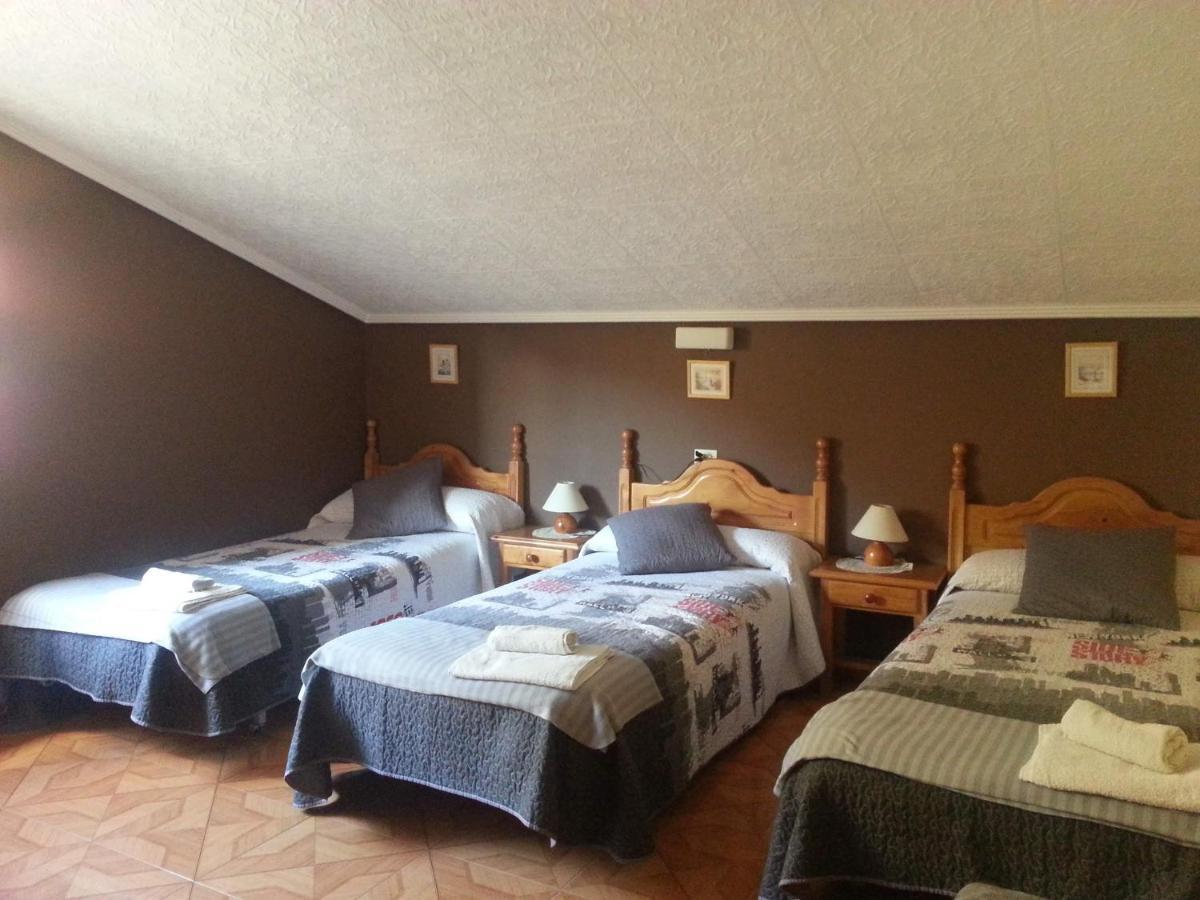 Hostal La Collada De Aralla Аралья-де-Луна Экстерьер фото