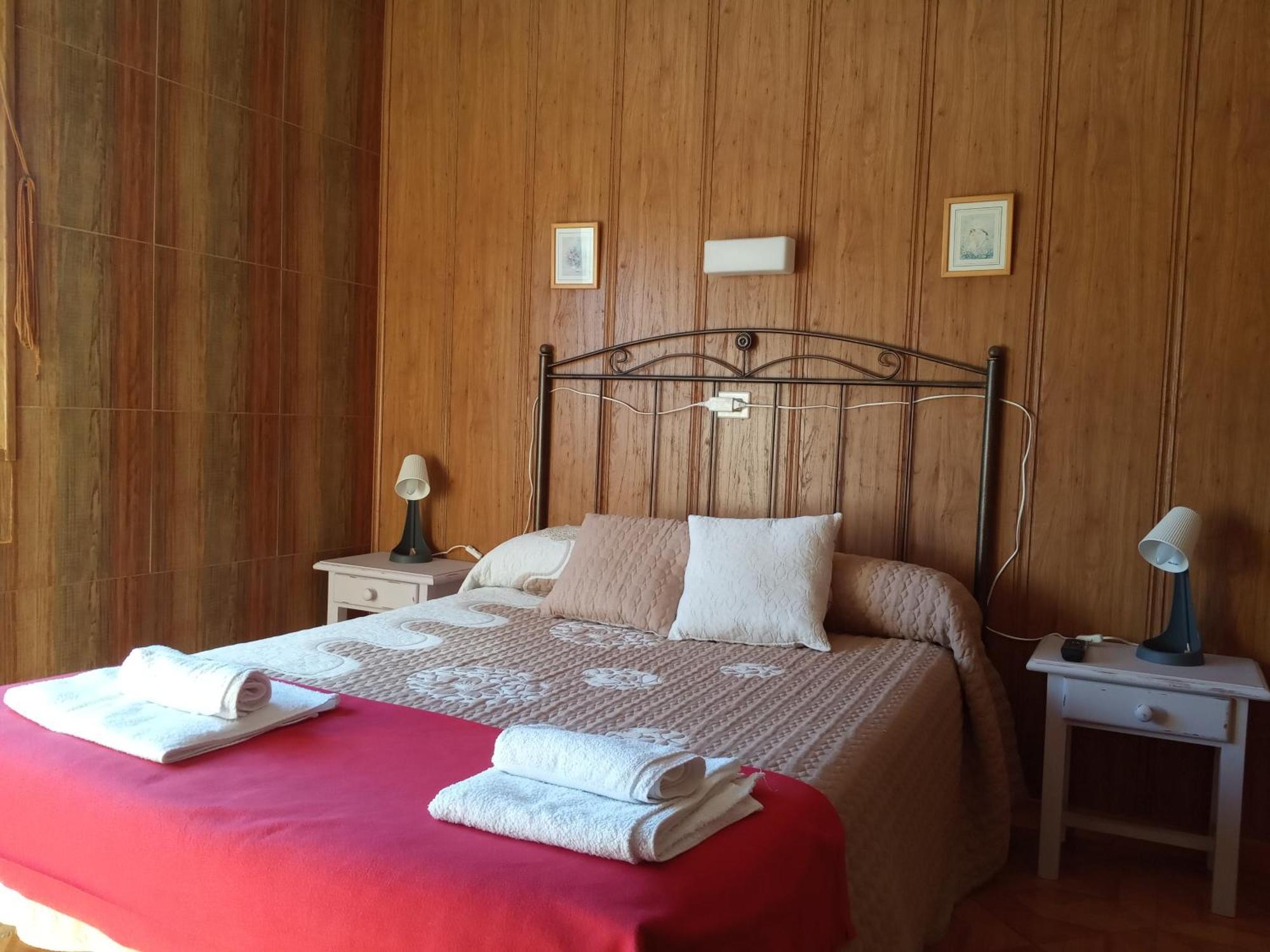 Hostal La Collada De Aralla Аралья-де-Луна Экстерьер фото